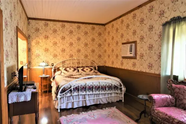 Mariposa Hotel Inn 10