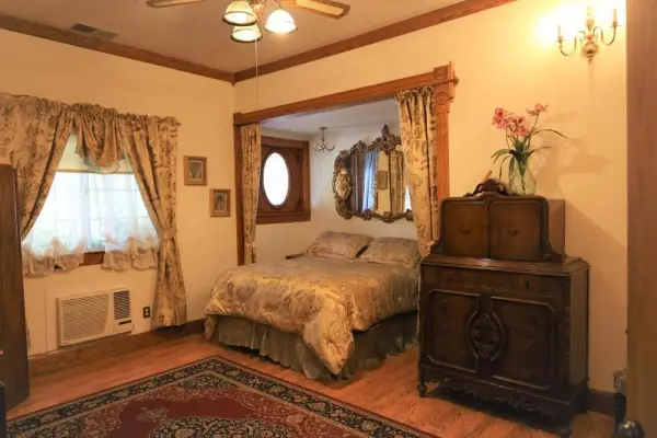 Mariposa Hotel Inn 5